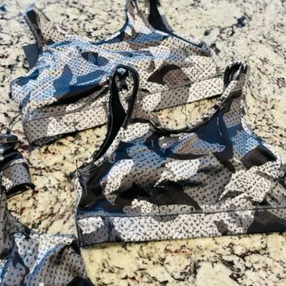 NWT MONO B Sports Bra Abstract Camo Black/Gray/White SIZES MEDIUM & LARGE - Picture 13 of 15